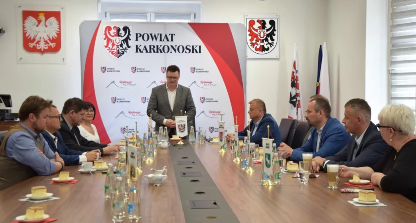 Spotkanie włodarzy gmin i miast powiatu karkonoskiego nowej kadencji