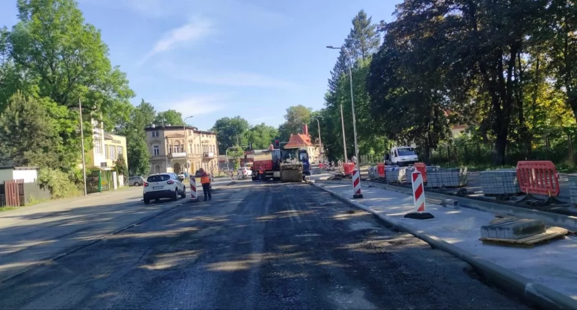 Utrudnienia na ulicy Wolności. Ruch odbywa się tylko na dwóch pasach