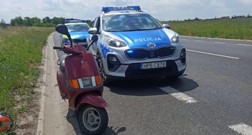 Bez uprawnień na skradzionym motorowerze