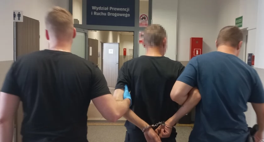 Chcieli napić się alkoholu. Pieniądze na ten cel ukradli z hotelowej recepcji