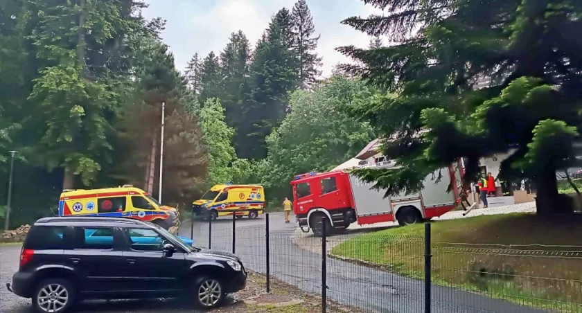 Turyści zaskoczeni w górach przez burzę. Kilkanaście osób porażonych uderzeniem pioruna.