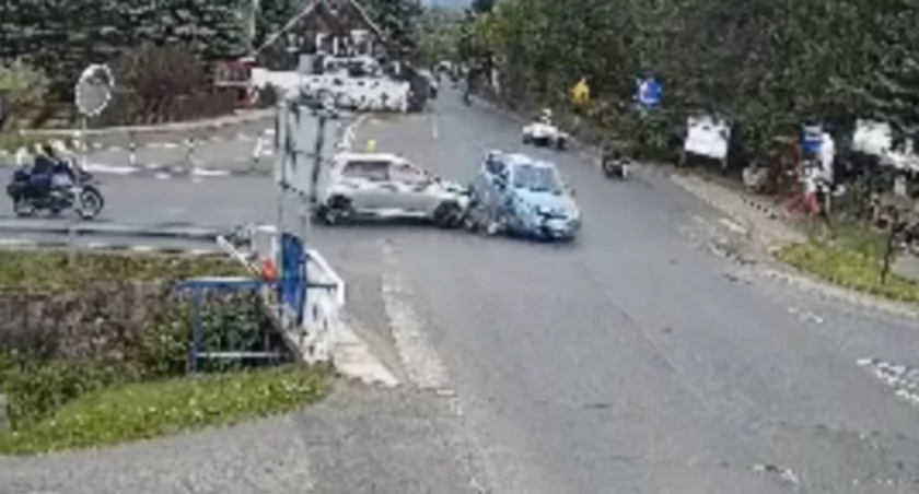 Wypadek na newralgicznym skrzyżowaniu w Ściegnach. Zobacz nagranie
