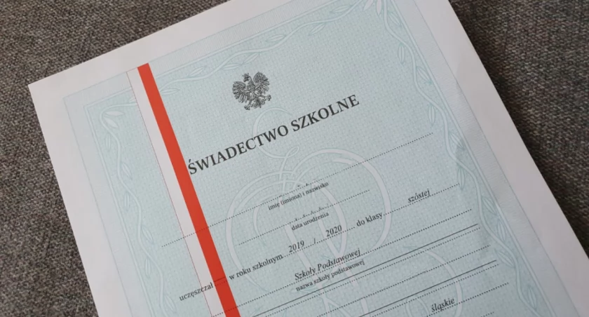 Rabat za świadectwo z paskiem? Nie tędy droga - uważa Rzeczniczka Praw Dziecka