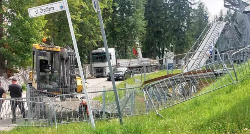 Koparka staranowała tor saneczkowy