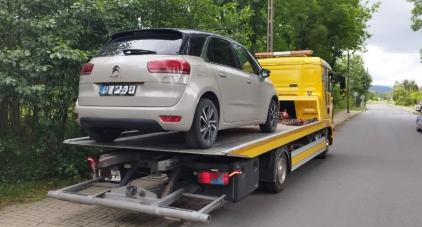 Kolejne wraki zniknęły z jeleniogórskich ulic i parkingów