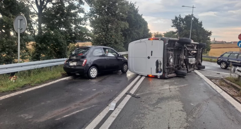 Wymuszenie pierwszeństwa na zjeździe z A4 w Kostomłotach