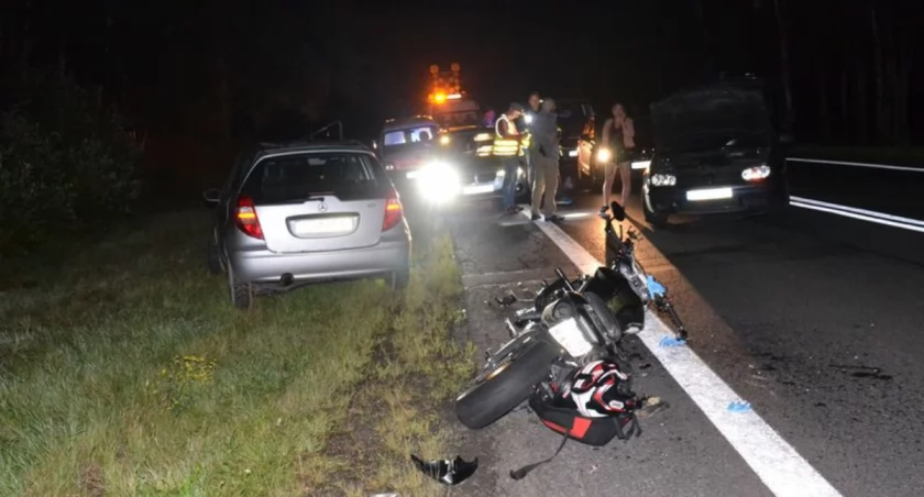 Pijany kierowca omal nie staranował policjantów. Miał wiele na sumieniu
