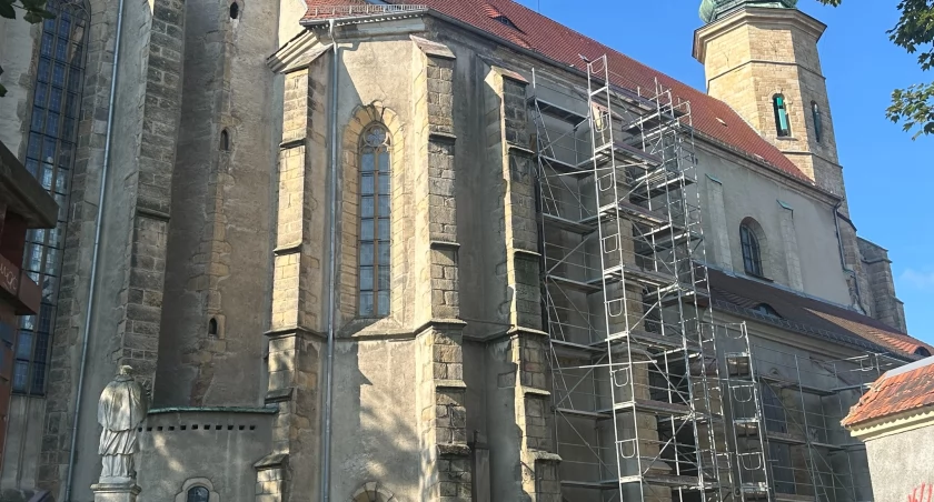 Trwa rewitalizacja Bazyliki Mniejszej w centrum Jeleniej Góry