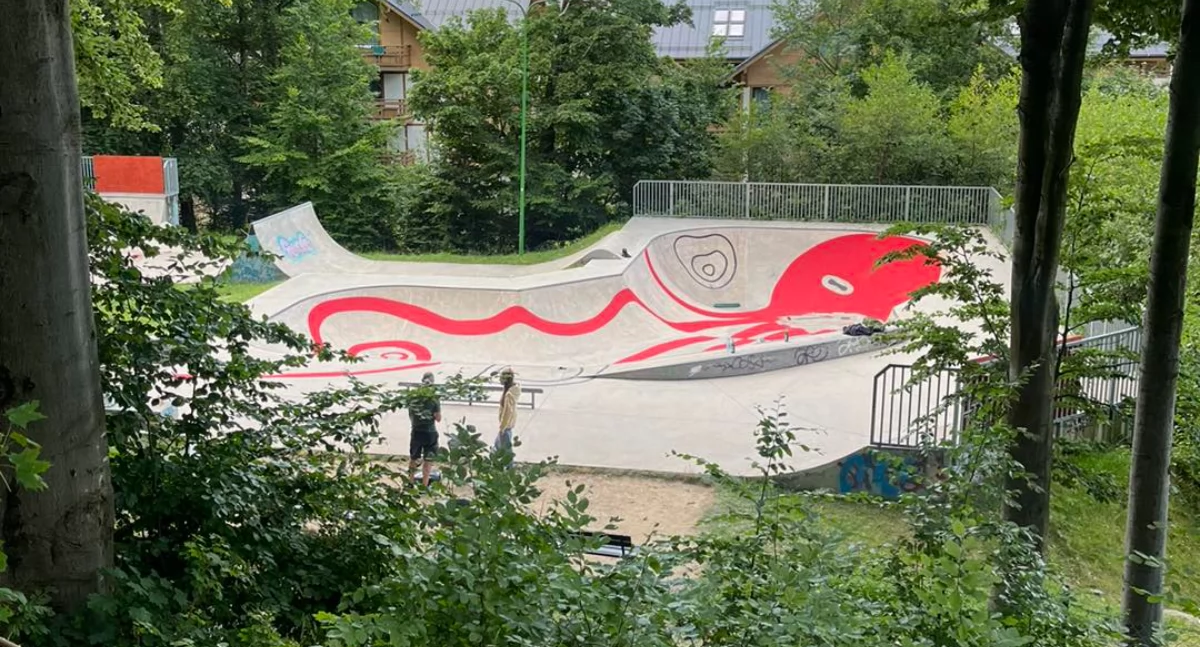 Nowe, kolorowe oblicze skateparku w Szklarskiej Porębie dzięki artystycznej wizji Radka Bączkowskiego