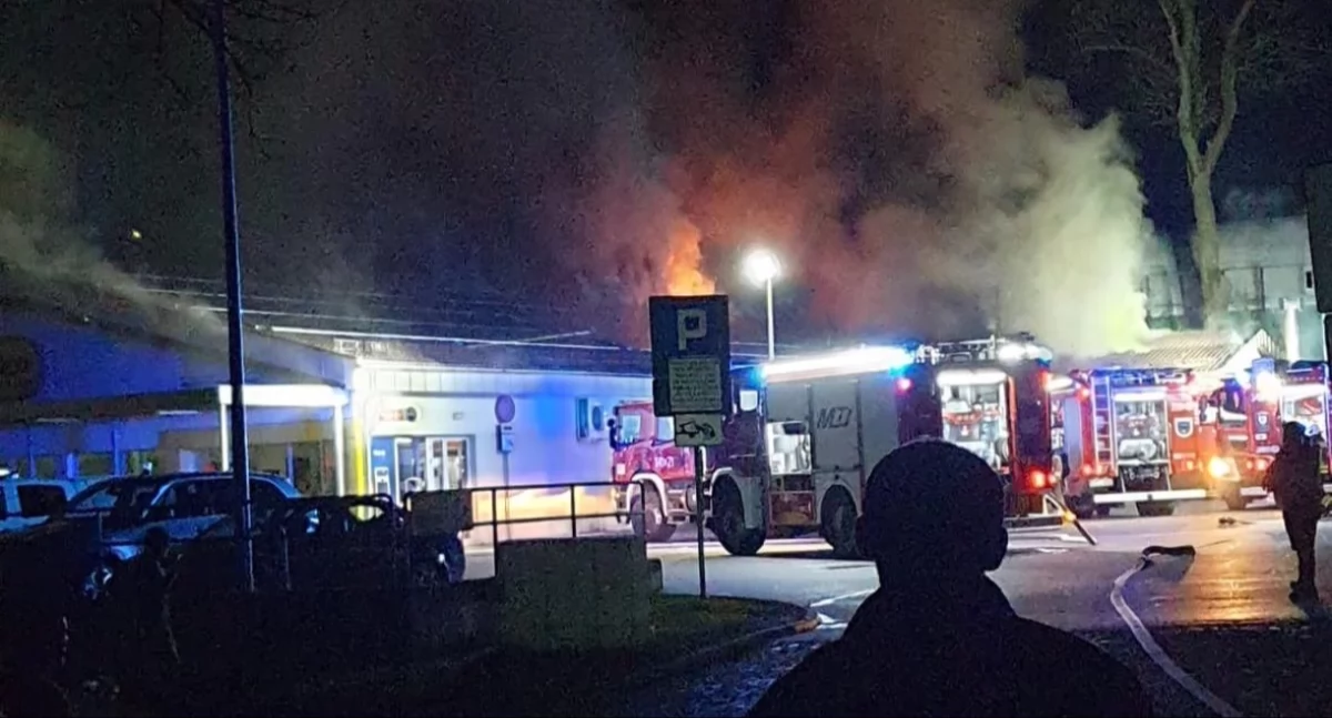 Chciał podpalić śmietnik, podpalił Biedronkę. Wyrządził straty na kilka milionów złotych