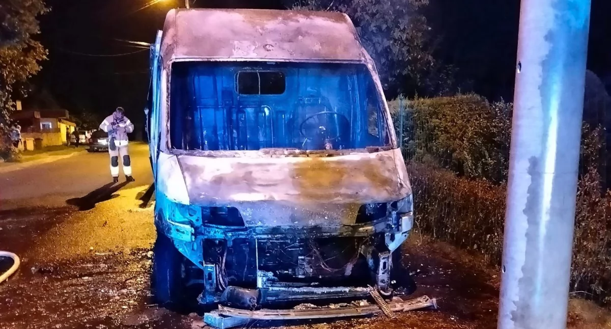 W nocy w Gryfowie spłonął bus
