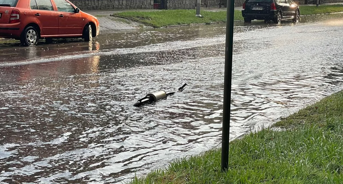 Ściana deszczu nad Jelenią Górą. Są podtopienia.