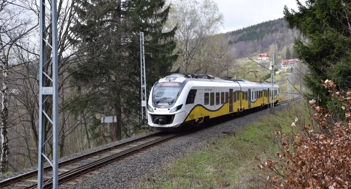 Długi weekend z pociągami Kolei Dolnośląskich. Podróże przez 5 dni na Dolnym Śląsku na jednym bilecie za 59 zł i wycieczka nad morze