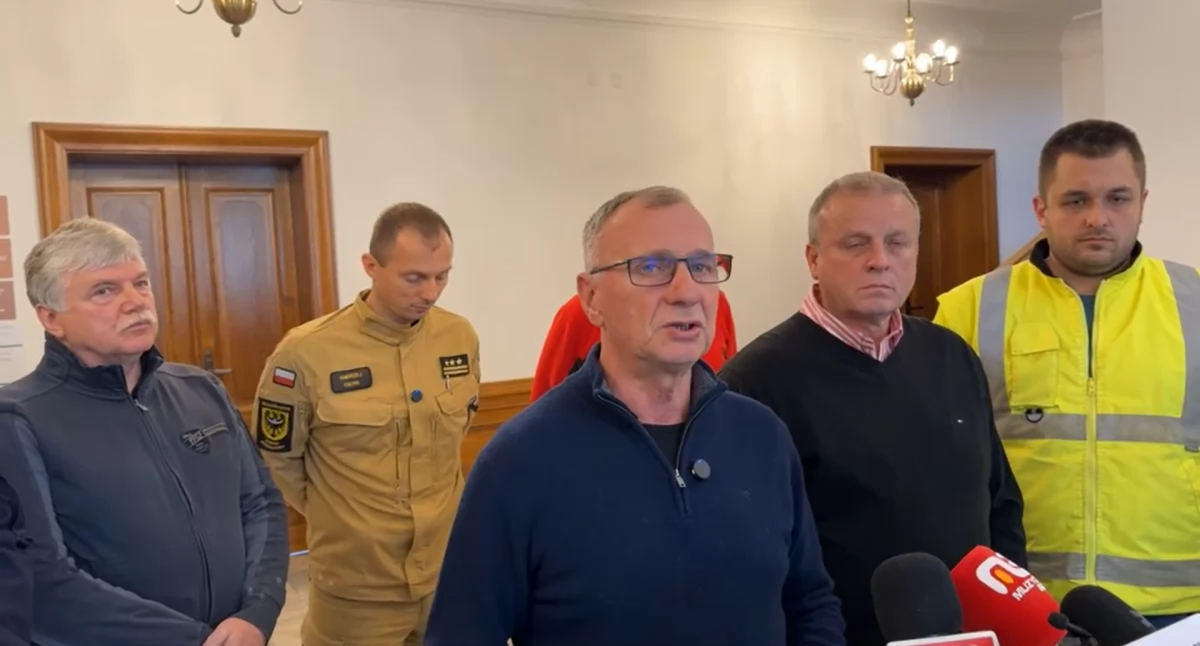 Aktualna sytuacja w mieście - konferencja prasowa w jeleniogórskim ratuszu