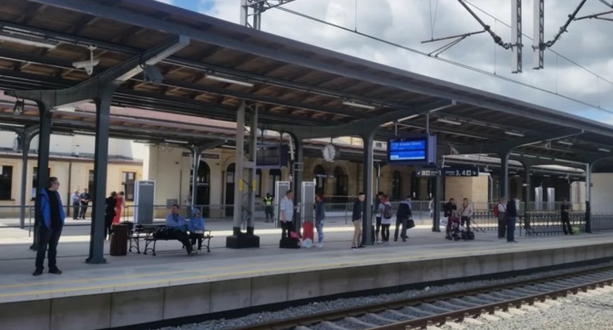 Do Jeleniej Góry wróciły pociągi. Na razie tylko na linii z Wrocławia. 