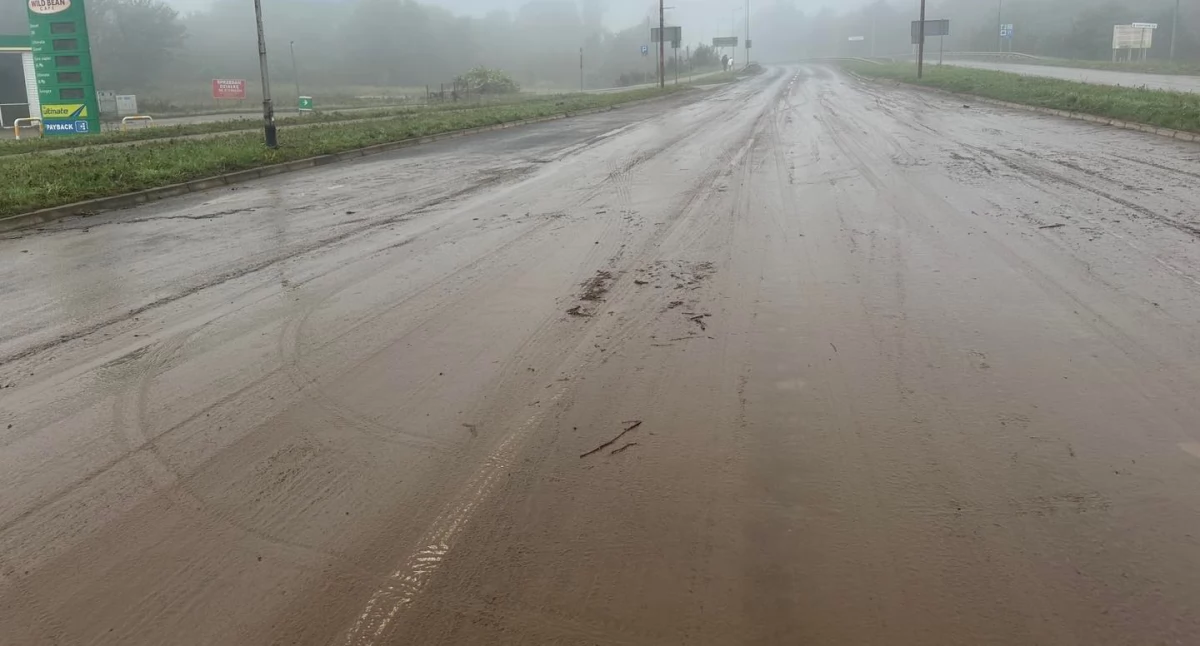 Trwają prace porządkowe na skrzyżowaniu alei Jana Pawła II z ulicą Grunwaldzką