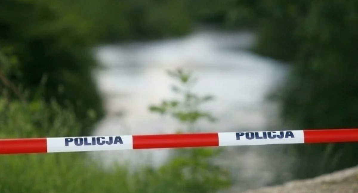 Strażacy wydobyli ciało kobiety z rzeki