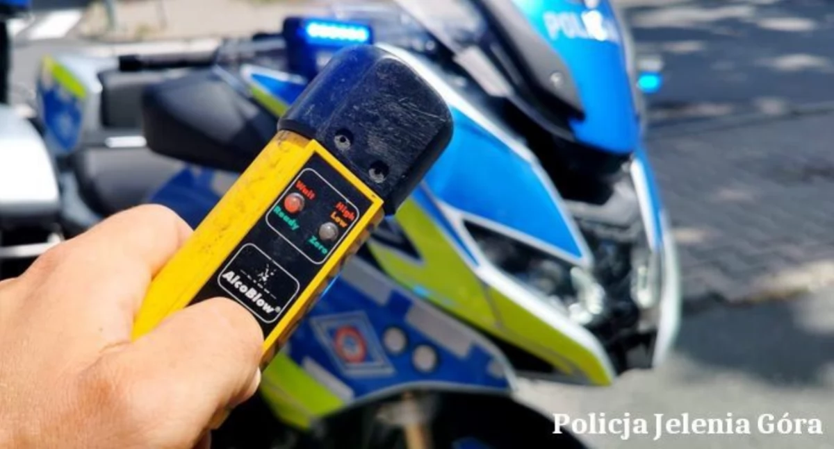 Bezpieczeństwo na drogach pod stałym nadzorem – działania jeleniogórskich policjantów w miniony weekend