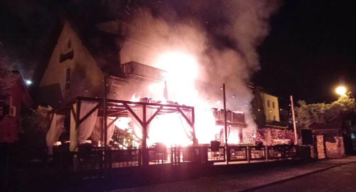 Potężny pożar w Świeradowie - Zdroju. Płonął budynek z restauracją i pokojami gościnnymi