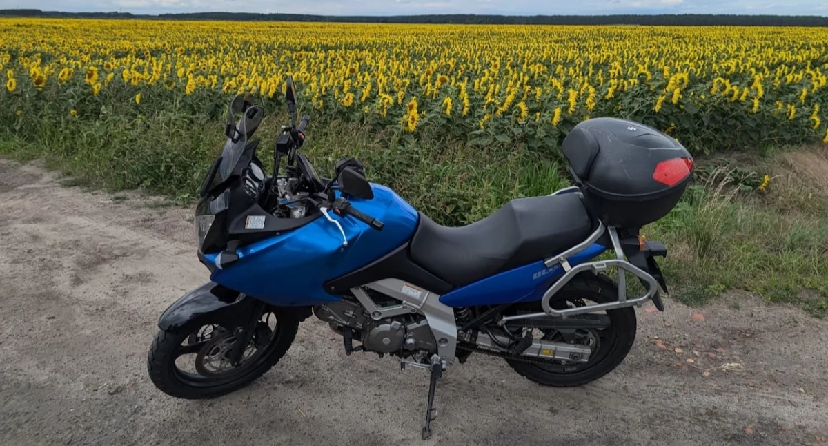 Kradzież motocykla w Szklarskiej Porębie - Nagranie z monitoringu
