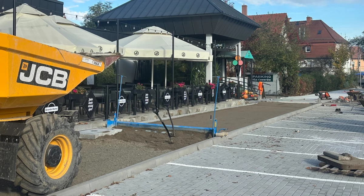 Trwa remont Placu Kombatantów w Cieplicach