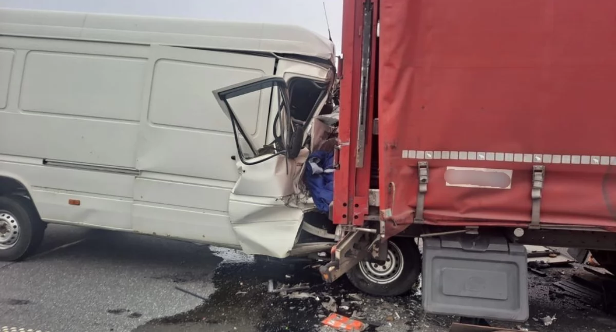 Koszmarny wypadek na autostradzie A4. Nie żyje kierowca busa