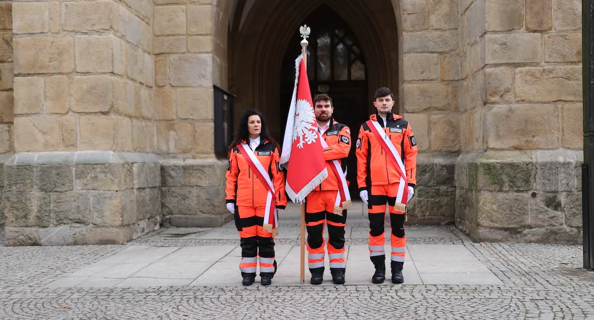 75-lecie Pogotowia Ratunkowego w Jeleniej Górze. Jednostka od dziś ma swój sztandar