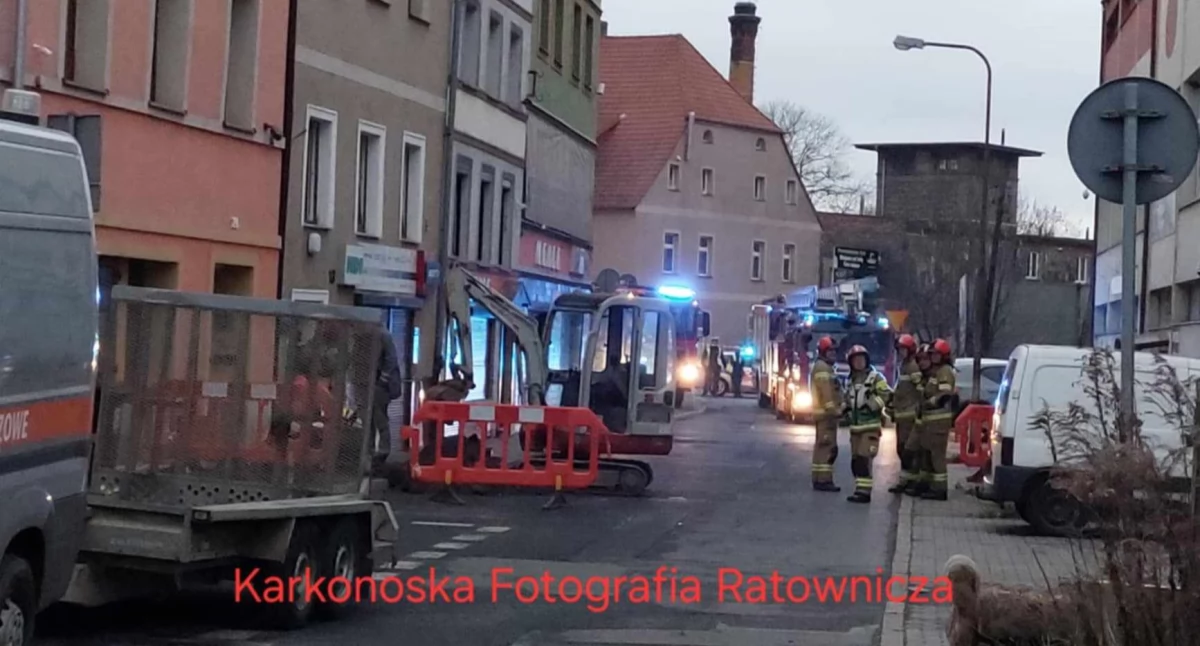 Prawdopodobny wyciek gazu na ulicy Poznańskiej w Jeleniej Górze