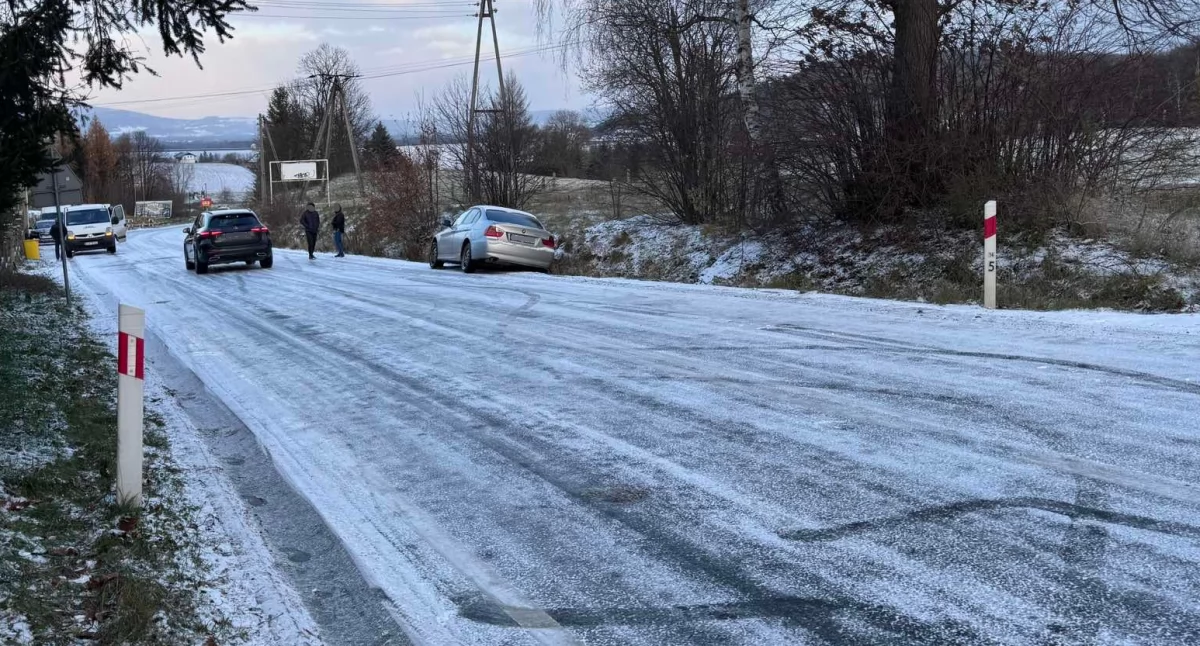 Paraliż na drogach w powiecie karkonoskim. Pogoda zaskoczyła?