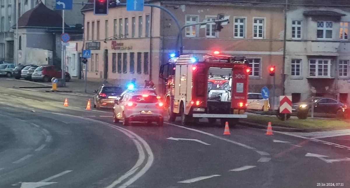 Utrudnienia w ruchu na Wyszyńskiego. Doszło tam do zderzenia dwóch pojazdów