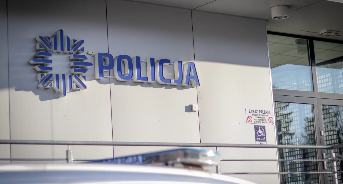 Kobieta oszukana na 16 000 zł chciała tylko sprzedać kanapę