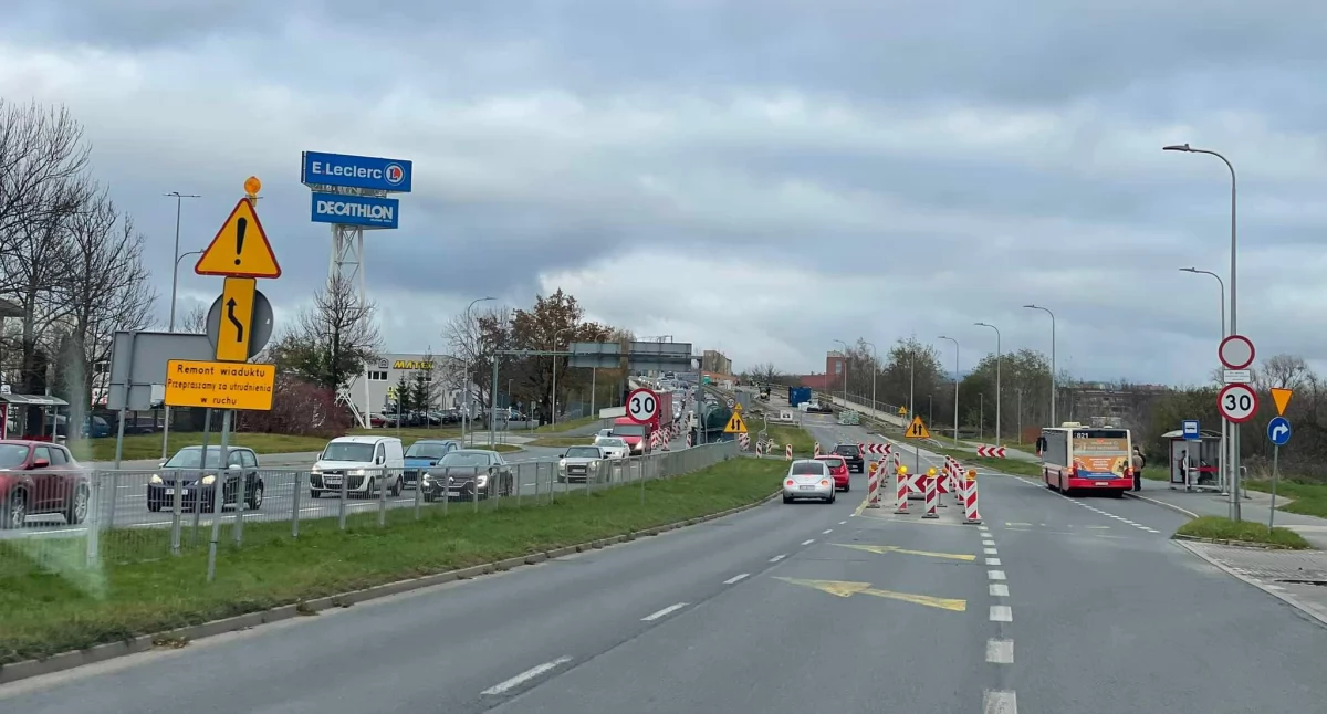 Jelenia Góra - Jazda na suwak sprawia wiele problemów kierowcom