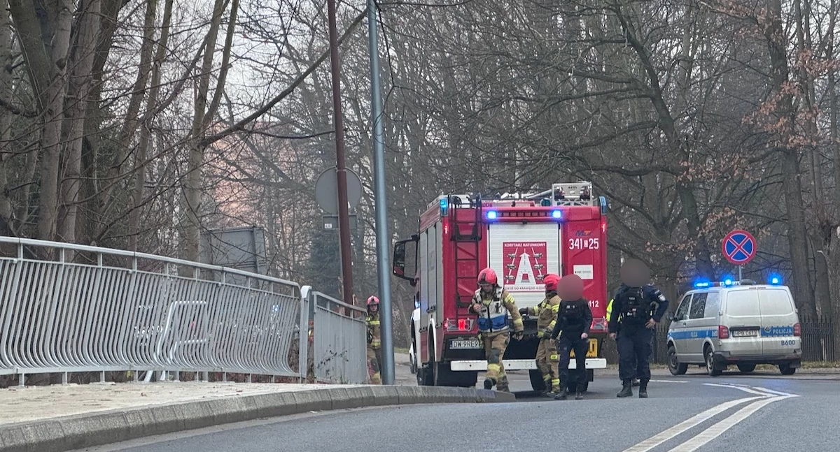 Cieplice. Służby przyjechały na zgłoszenie o wybuchu