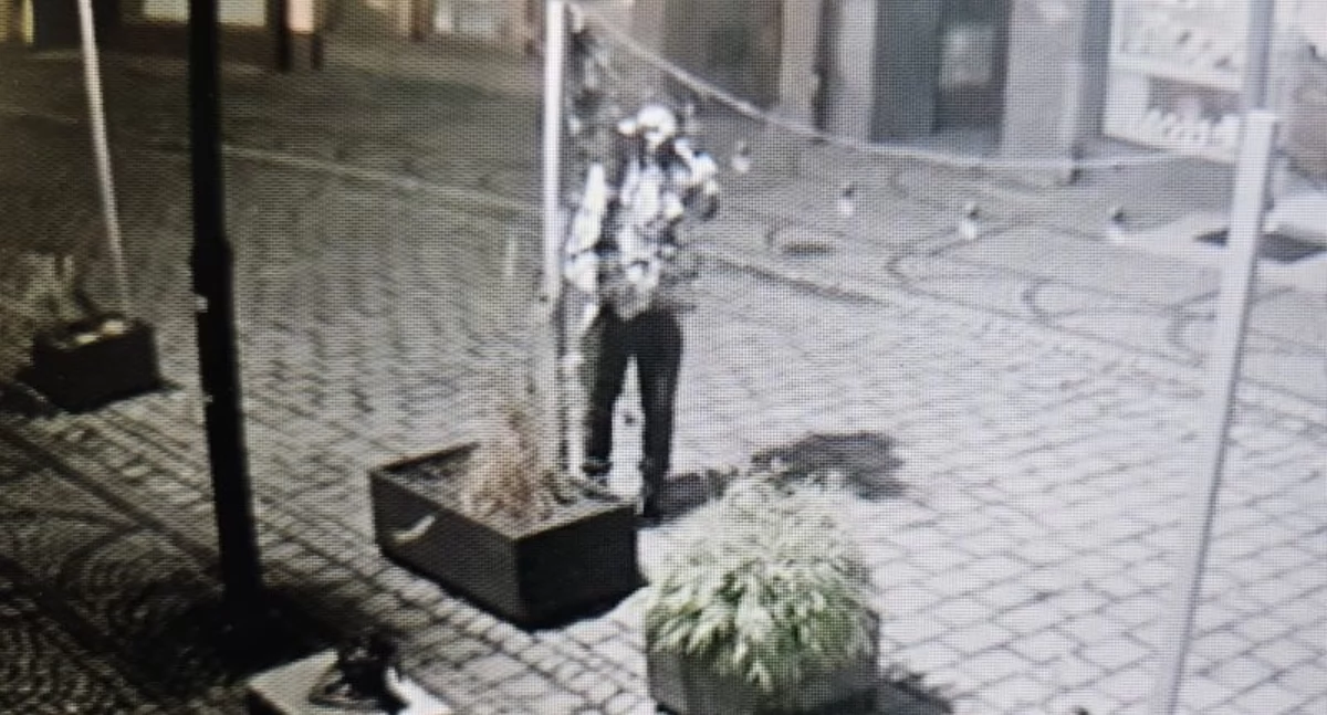 24-latek ukradł lampki ozdobne z restauracji w centrum Jeleniej Góry
