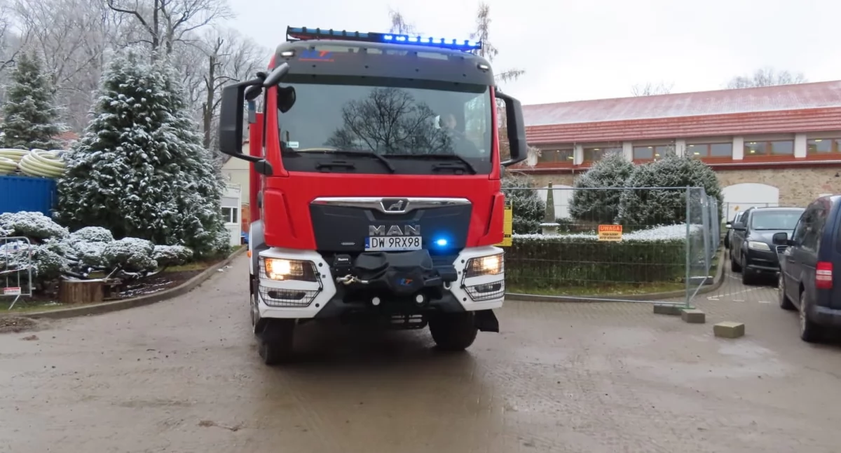 Bomba w szkole? Interwencja służb w Biedrzychowicach