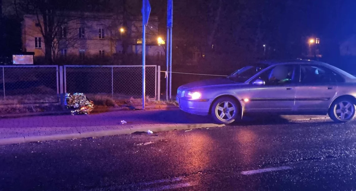 Potrącenie w Sobieszowie. Kobieta z urazem głowy trafiła do szpitala