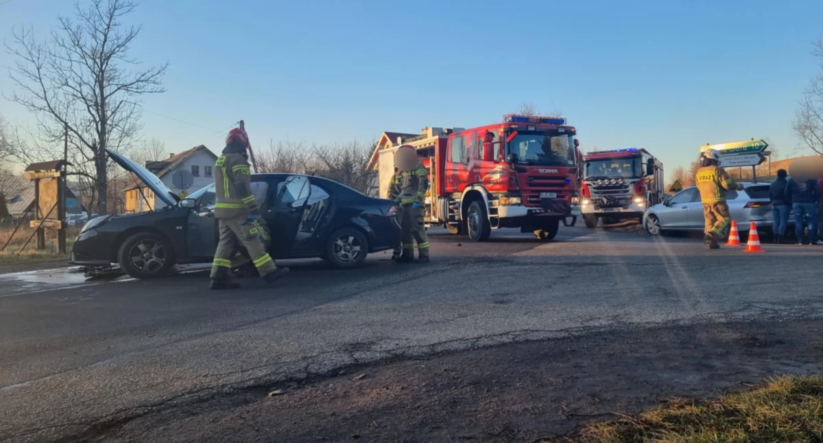 Droga do Karpacza zablokowana po zderzeniu trzech pojazdów