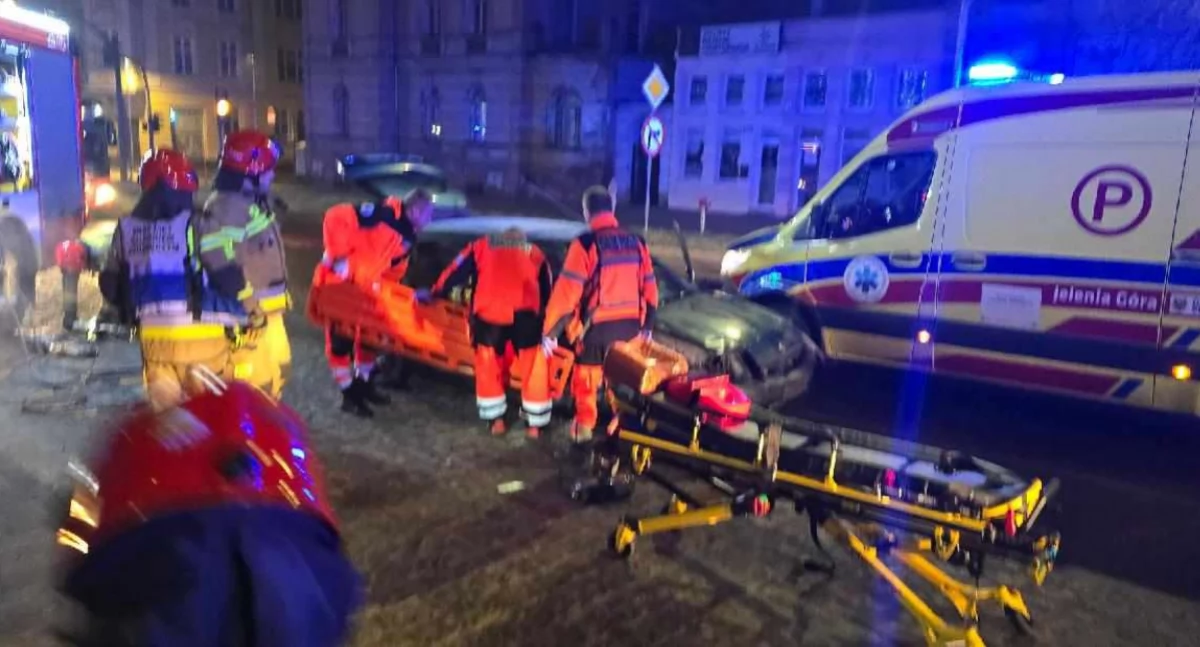 Dwa auta rozbite na skrzyżowaniu Wojska Polskiego i Matejki