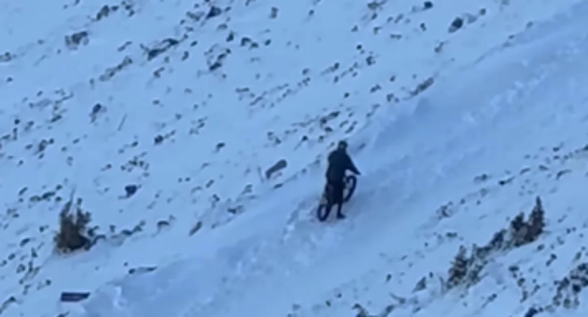 Rowerowy absurd na Śnieżce – głupota silniejsza od rozsądku