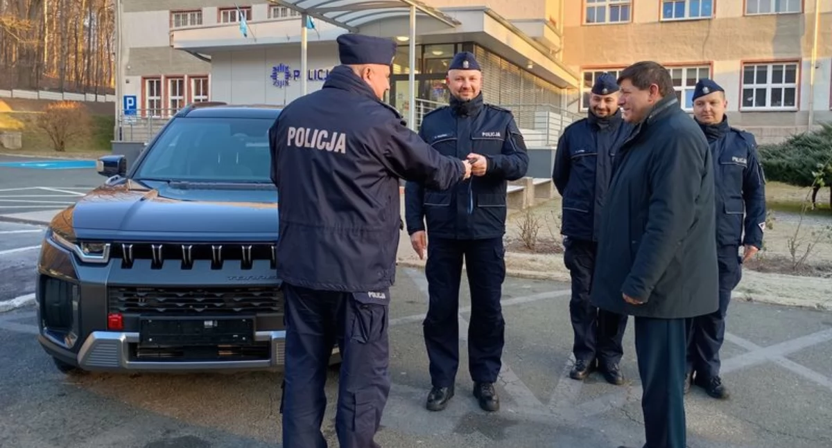 Ssang Yong Torres nowym radiowozem jeleniogórskich policjantów