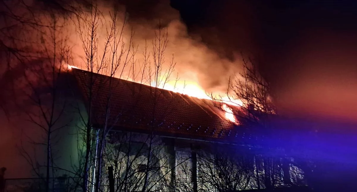 Potężny pożar budynku mieszkalnego w nowy rok