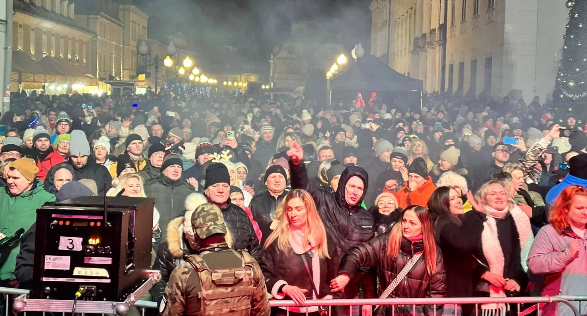 Sylwester w Cieplicach wielkim sukcesem. Wspólnie bawiły się tłumy