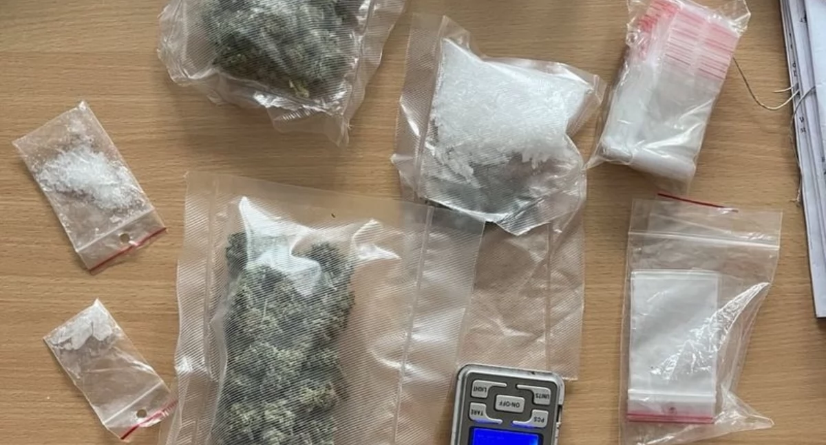 Marihuana i metamfetamina w mieszkaniu 27-letniej jeleniogórzanki