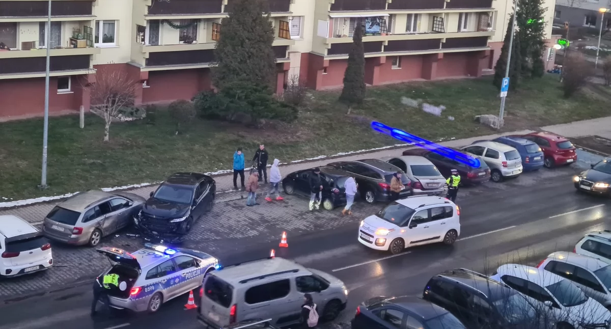 Staranował zaparkowane samochody na Zabobrzu
