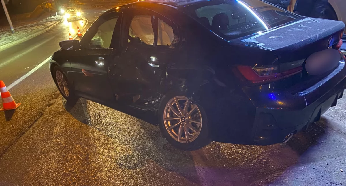 Wymuszenie pierwszeństwa? Groźne zderzenie z udziałem busa i BMW