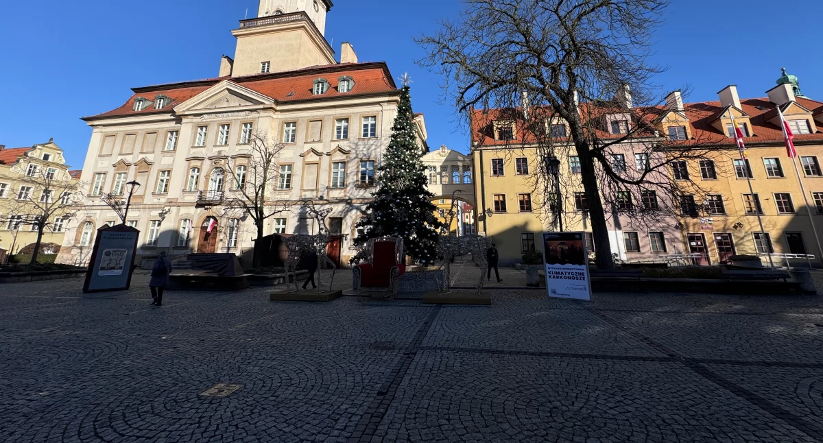 Ruch samochodów w ścisłym centrum Jeleniej Góry od dziś będzie ograniczony