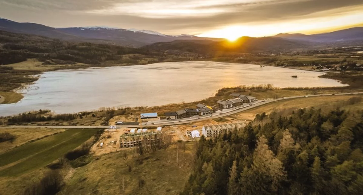 Problemy finansowe Lake Hill w Sosnówce. Właściciele apartamentów powinni się bać?