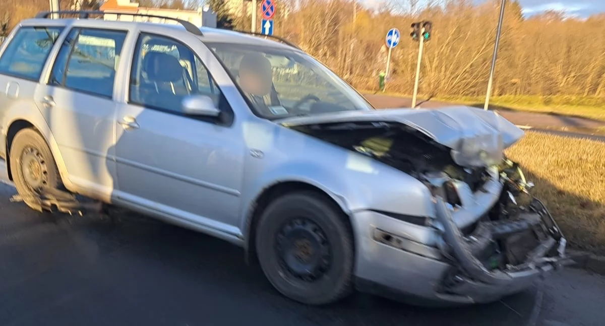 Rozbite auto sprawcy zostało na miejscu, a poszkodowany odjechał