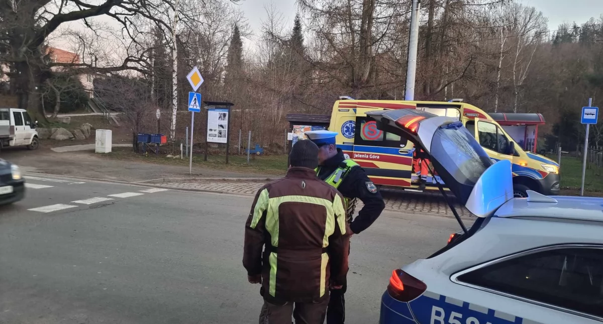 Nietrzeźwy mężczyzna na skuterze potrącił dwie kobiety na przejściu dla pieszych