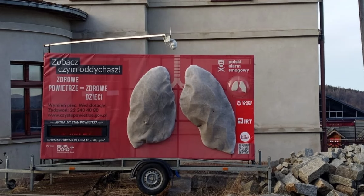 Smogowe płuca w Karpaczu. Akcja która pozostawiła po sobie spór o jakość powietrza.